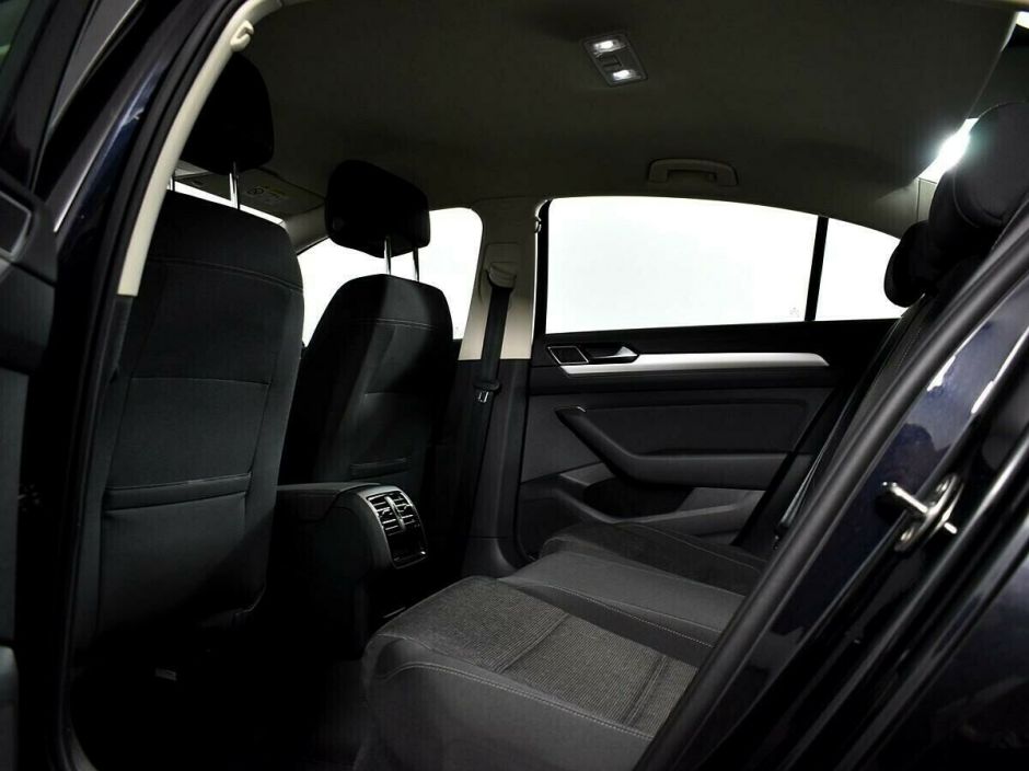 Volkswagen Passat, 1.8 л, Робот, 2016 фото 1