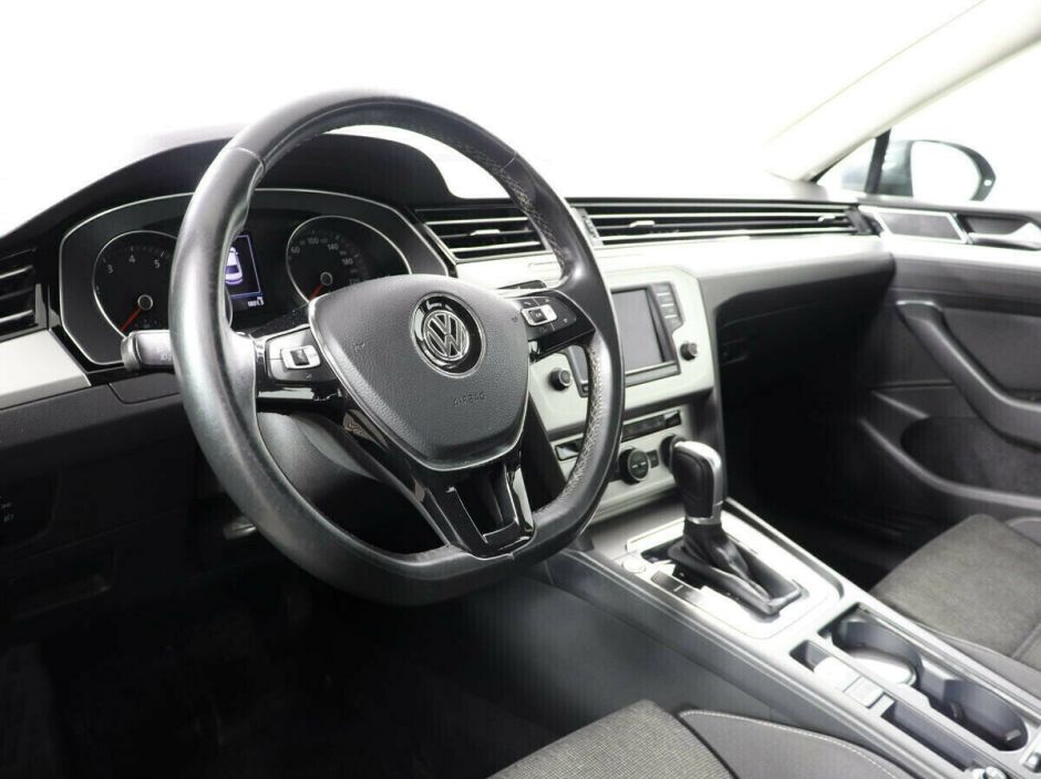Volkswagen Passat, 1.8 л, Робот, 2016 фото 9