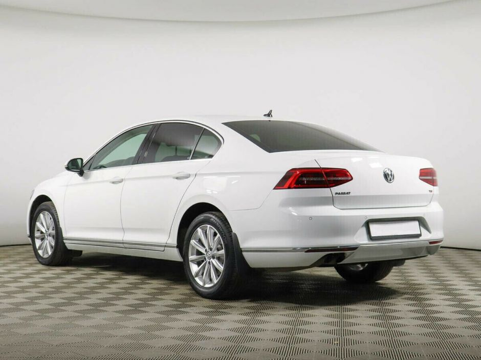 Volkswagen Passat, 1.8 л, Робот, 2017 фото 5