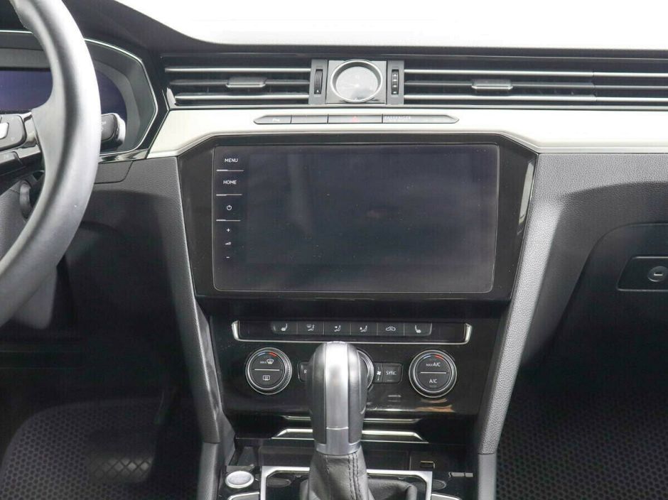 Volkswagen Passat, 1.8 л, Робот, 2017 фото 7