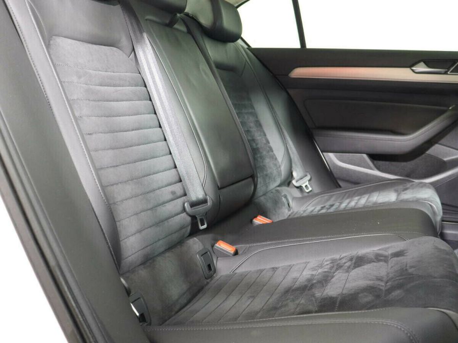 Volkswagen Passat, 1.8 л, Робот, 2017 фото 9