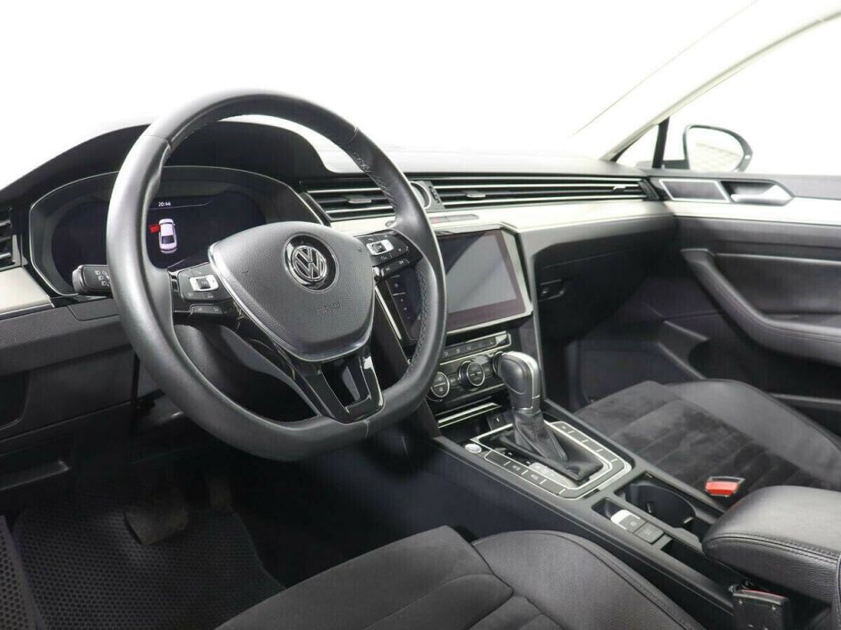 Volkswagen Passat, 1.8 л, Робот, 2017 фото 1