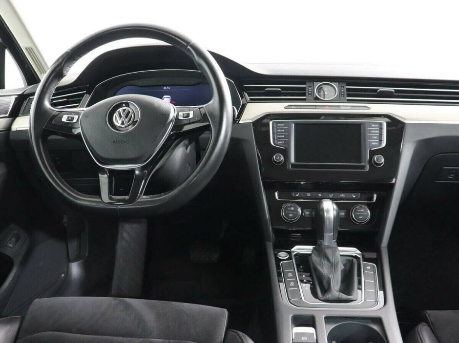 Volkswagen Passat, 1.8 л, Робот, 2018 фото 7