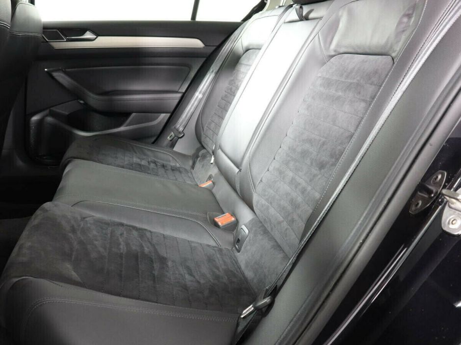 Volkswagen Passat, 1.8 л, Робот, 2018 фото 10