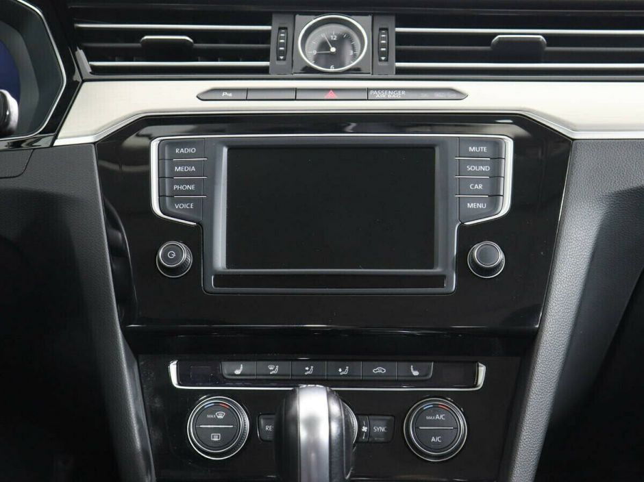 Volkswagen Passat, 1.8 л, Робот, 2018 фото 2