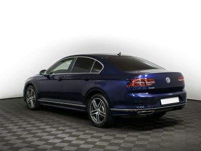 Volkswagen Passat, 1.8 л, РКПП, 2018 фото 5