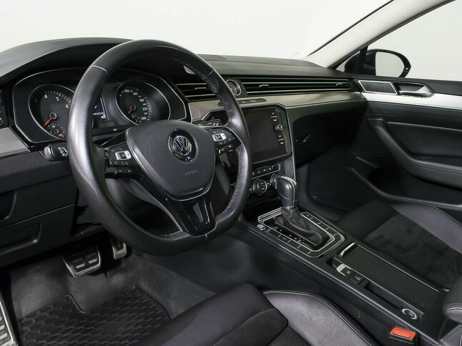 Volkswagen Passat, 1.8 л, Робот, 2018 фото 7