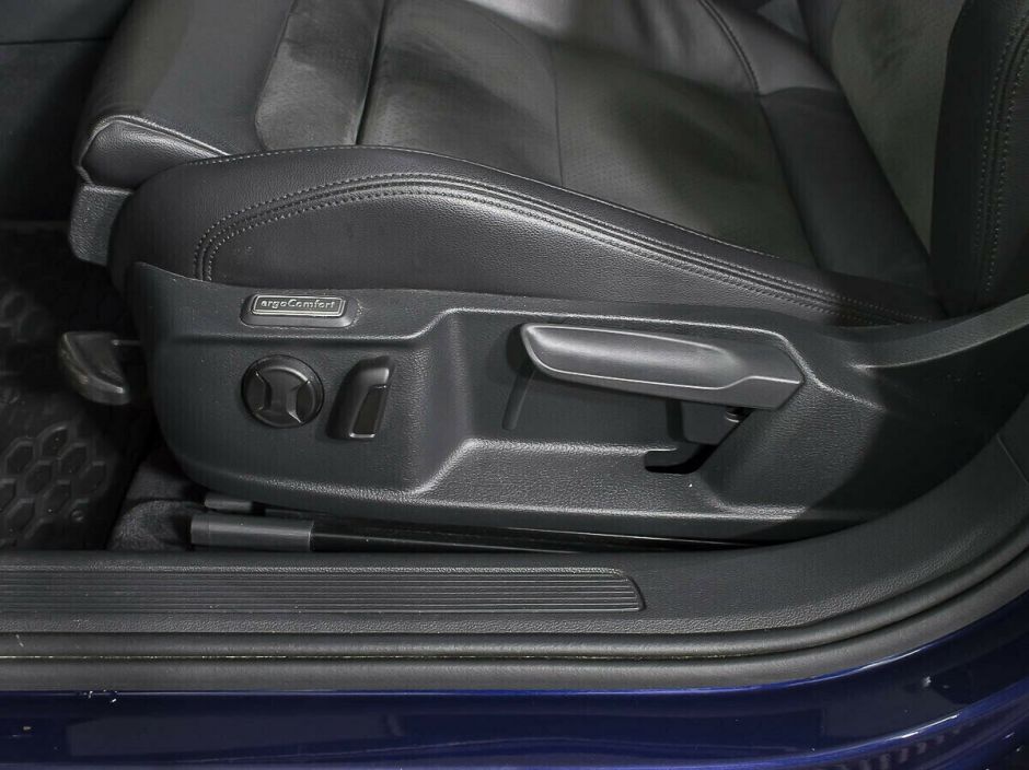 Volkswagen Passat, 1.8 л, Робот, 2018 фото 8