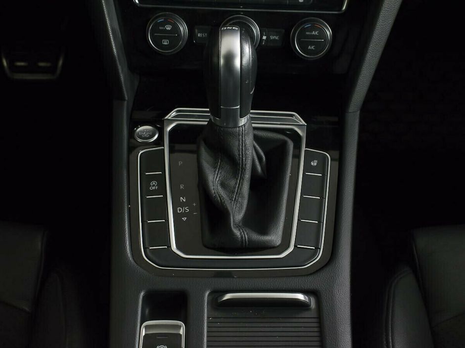 Volkswagen Passat, 1.8 л, Робот, 2018 фото 9
