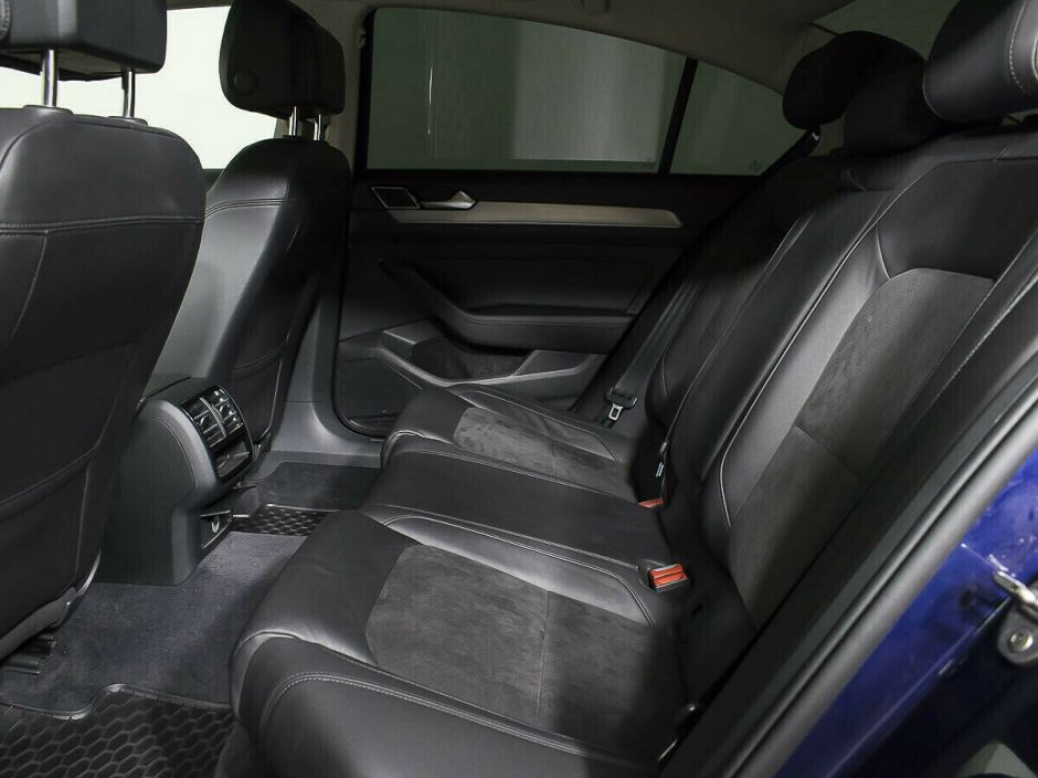 Volkswagen Passat, 1.8 л, Робот, 2018 фото 10
