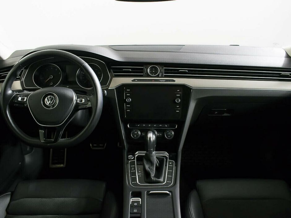 Volkswagen Passat, 1.8 л, Робот, 2018 фото 12