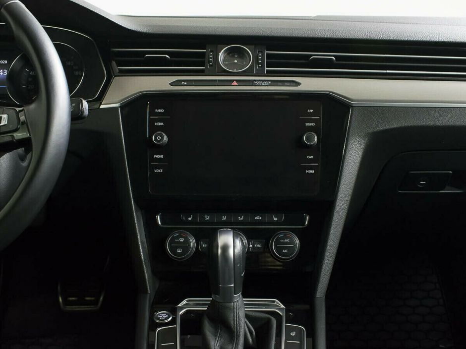 Volkswagen Passat, 1.8 л, Робот, 2018 фото 13