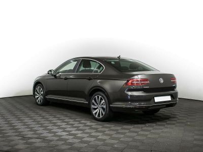 Volkswagen Passat, 2.0 л, РКПП, 2017 фото 5