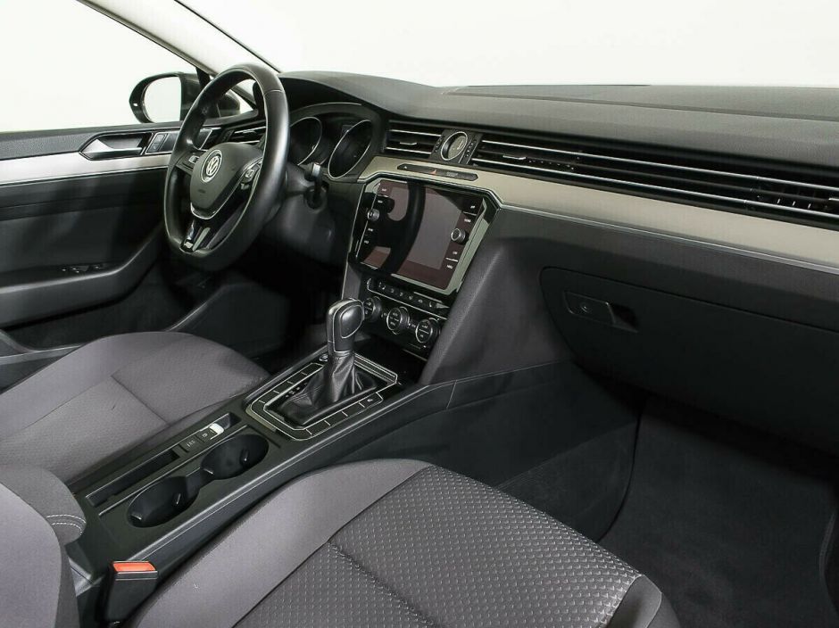 Volkswagen Passat, 2.0 л, Робот, 2017 фото 11