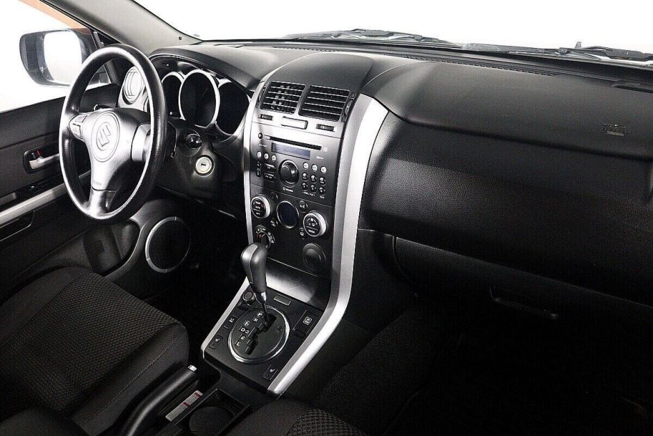 Suzuki Grand Vitara, 2.0 л, АТ, 2010 фото 2