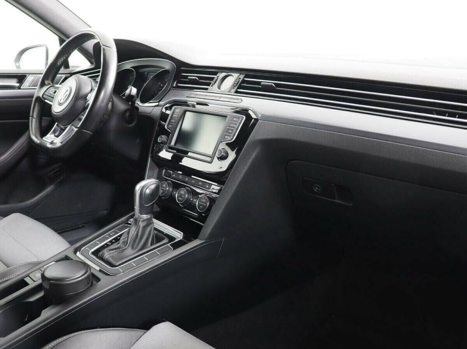 Volkswagen Passat, 1.4 л, Робот, 2017 фото 7
