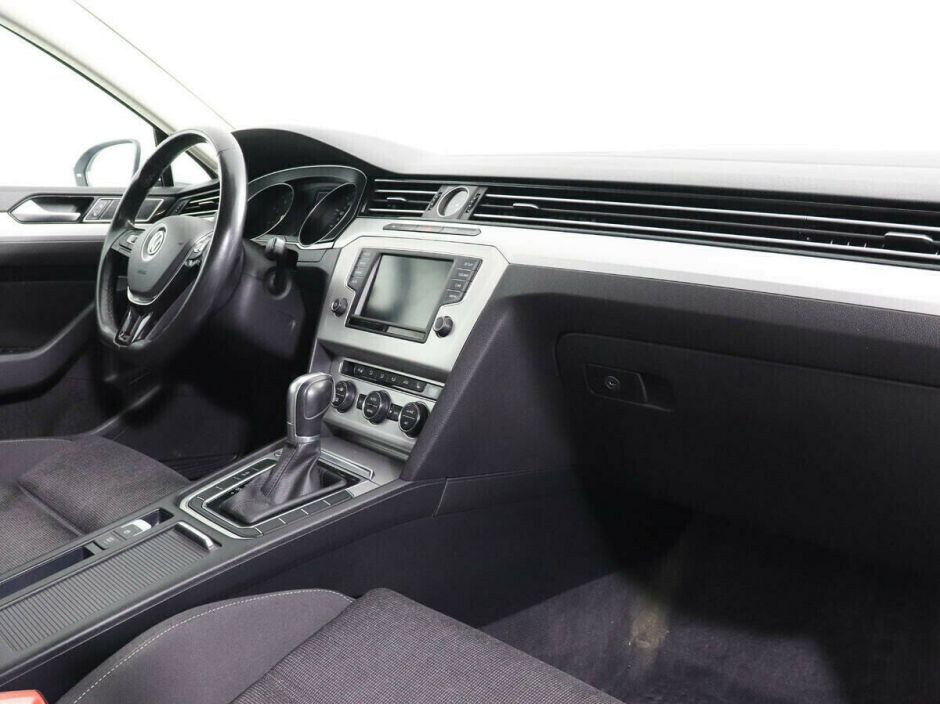 Volkswagen Passat, 1.4 л, Робот, 2017 фото 9