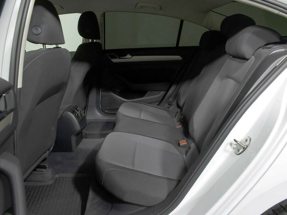 Volkswagen Passat, 1.5 л, Робот, 2018 фото 9