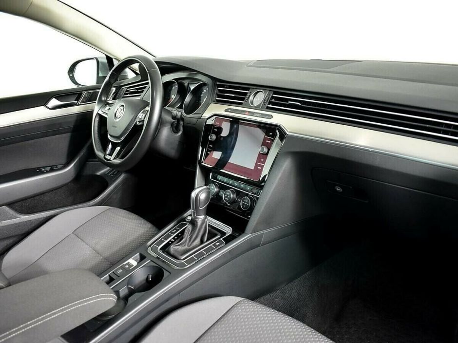Volkswagen Passat, 1.5 л, Робот, 2018 фото 2