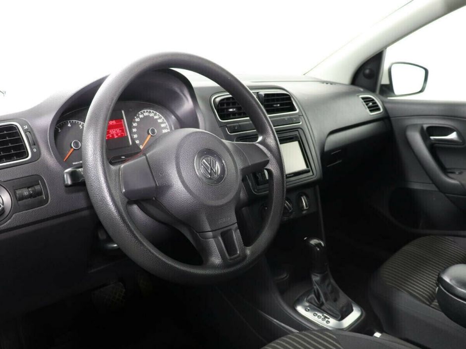 Volkswagen Polo, 1.6 л, АТ, 2011 фото 2