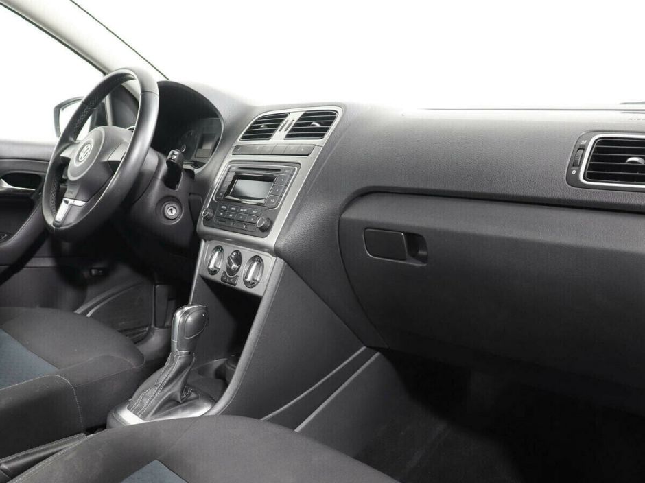 Volkswagen Polo, 1.6 л, АТ, 2011 фото 1