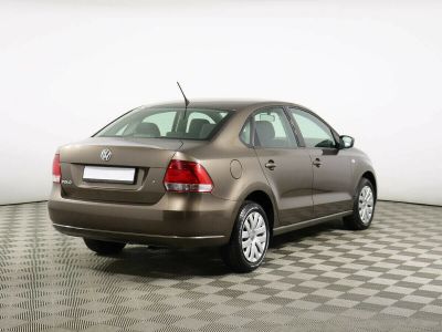 Volkswagen Polo, 1.6 л, МКПП, 2012 фото 5