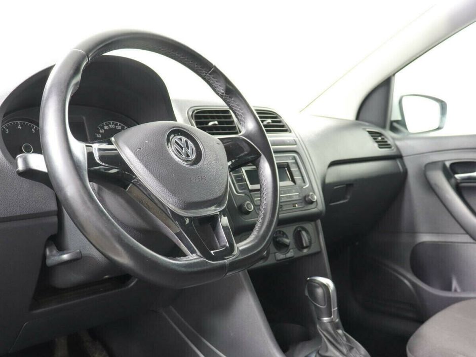 Volkswagen Polo, 1.6 л, АТ, 2016 фото 2