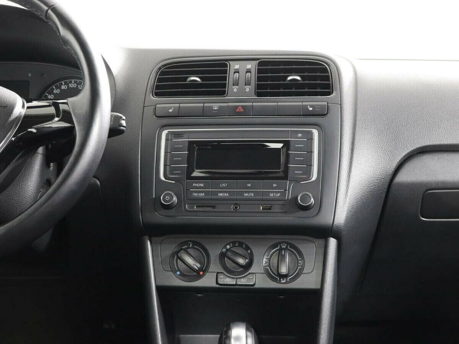Volkswagen Polo, 1.6 л, АТ, 2017 фото 2