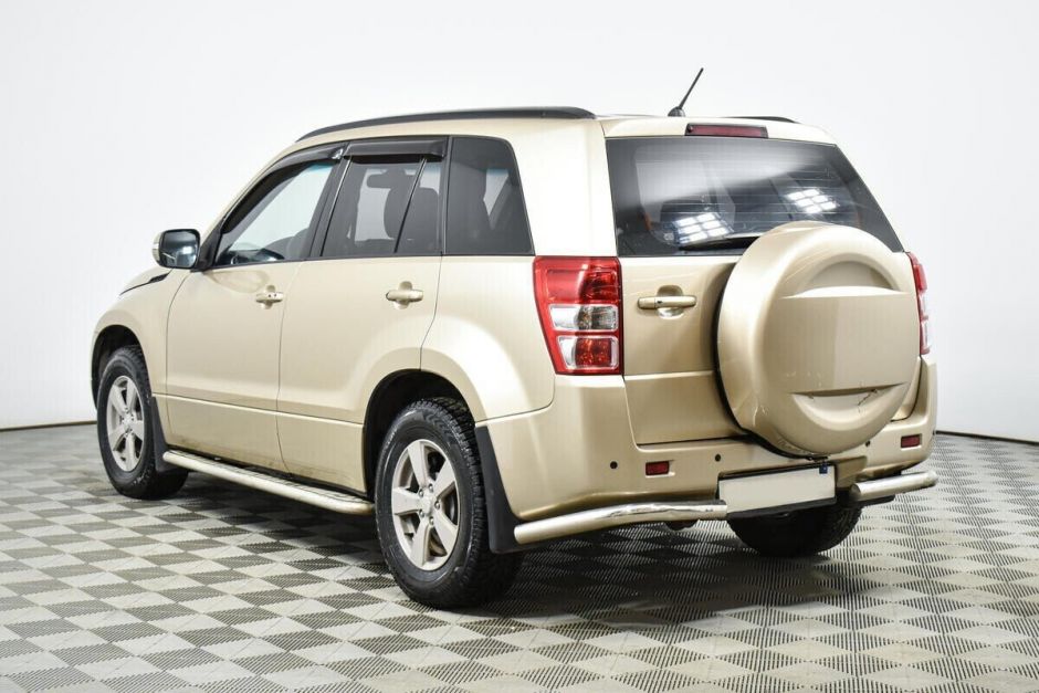 Suzuki Grand Vitara, 2.4 л, АТ, 2010 фото 6