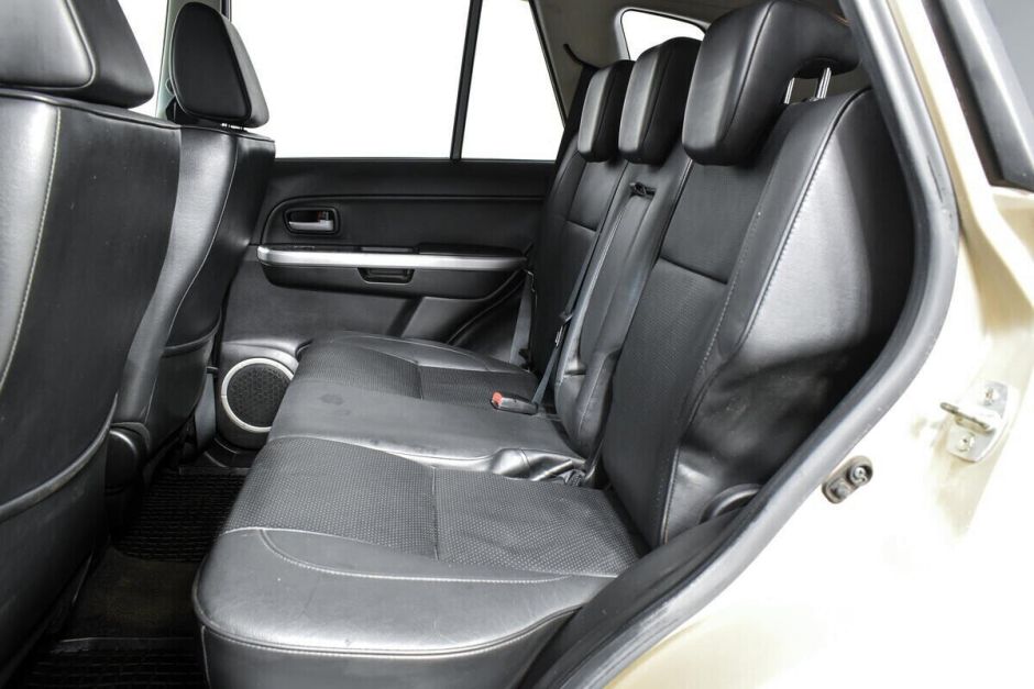 Suzuki Grand Vitara, 2.4 л, АТ, 2010 фото 1