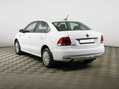 Volkswagen Polo, 1.6 л, МКПП, 2016 фото 5