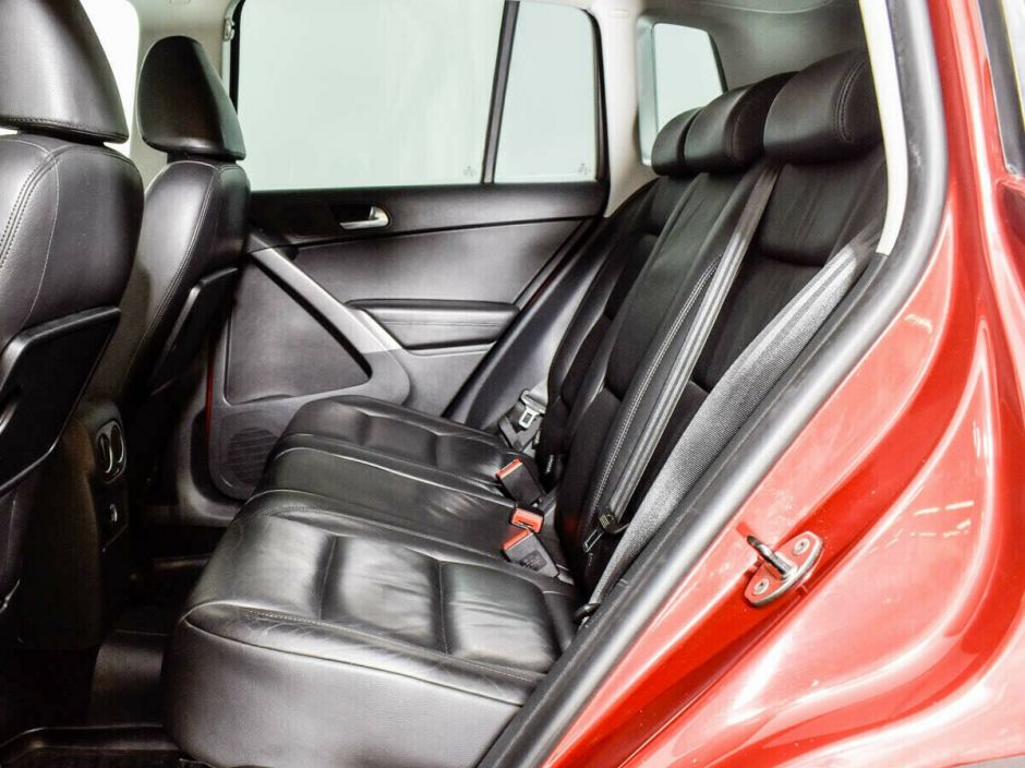 Volkswagen Tiguan, 2.0 л, АТ, 2010 фото 1
