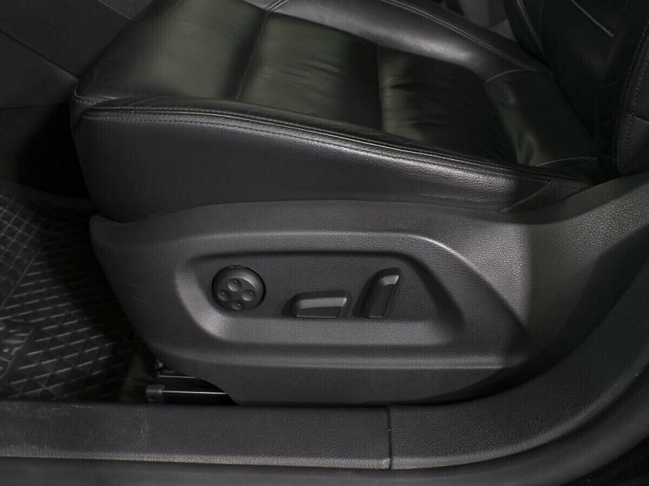 Volkswagen Tiguan, 2.0 л, АТ, 2011 фото 2