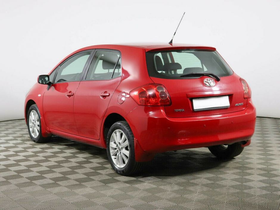 Toyota Auris, 1.6 л, МТ, 2010 фото 6