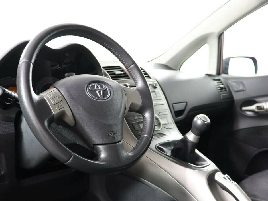 Toyota Auris, 1.6 л, МТ, 2010 фото 8