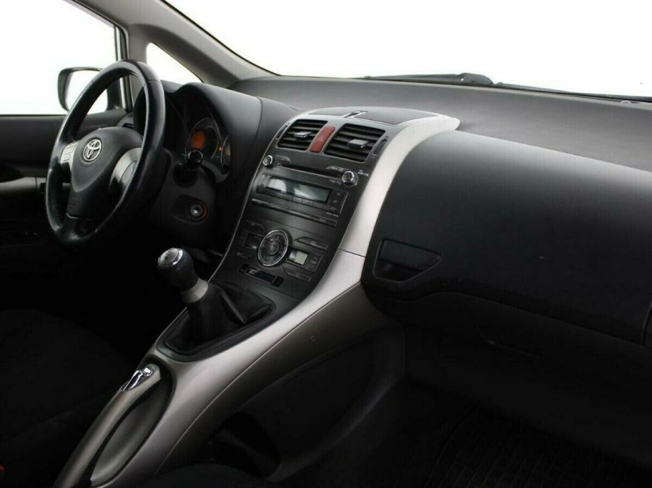 Toyota Auris, 1.6 л, МТ, 2009 фото 1
