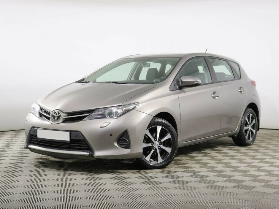 Toyota Auris, 1.6 л, Вариатор, 2013 фото 3