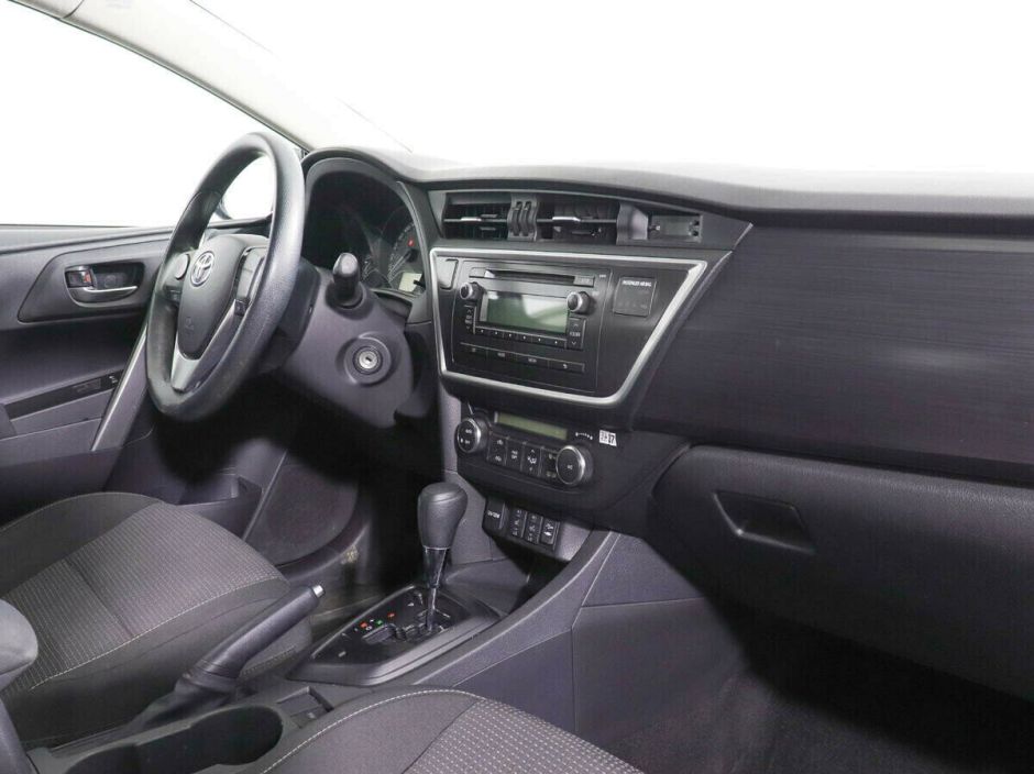 Toyota Auris, 1.6 л, Вариатор, 2013 фото 2