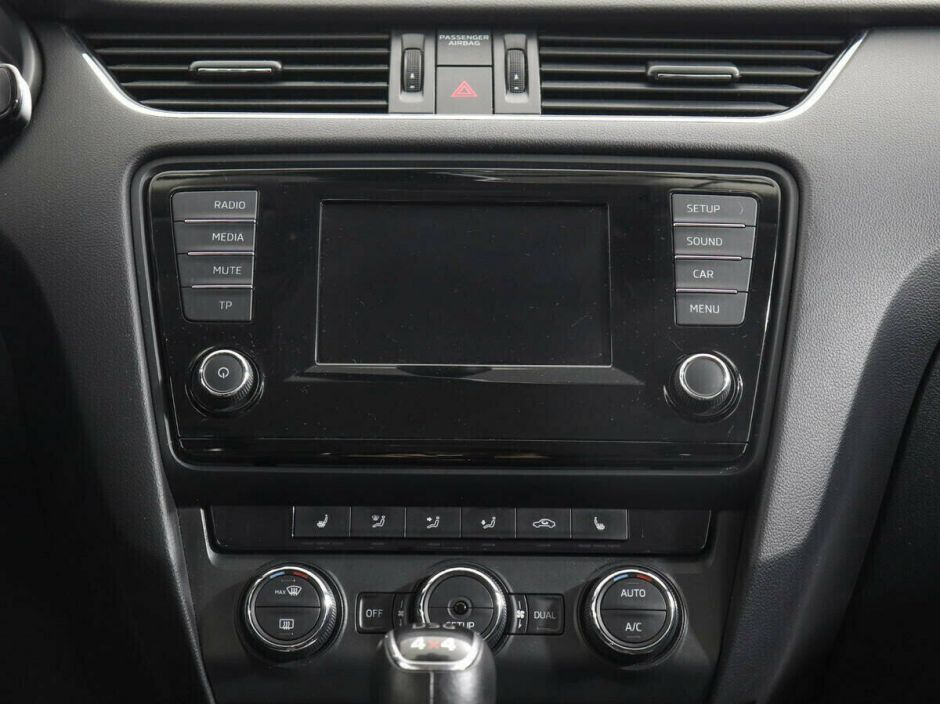 Skoda Octavia, 1.8 л, Робот, 2015 фото 9