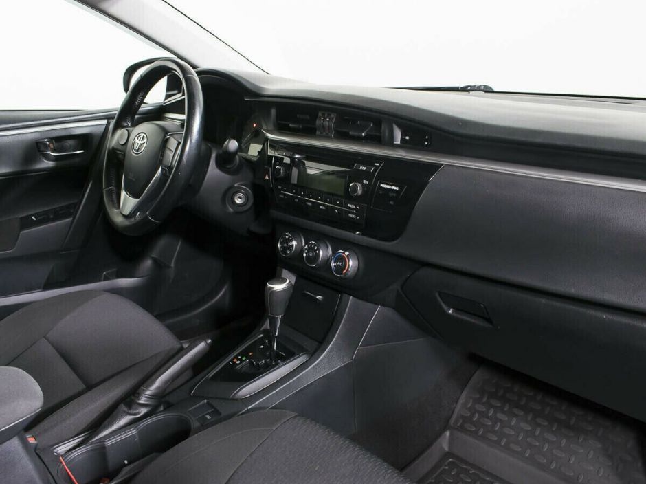 Toyota Corolla, 1.6 л, Вариатор, 2015 фото 2