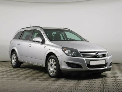 Opel Astra, 1.3 л, МКПП, 2010 фото 4