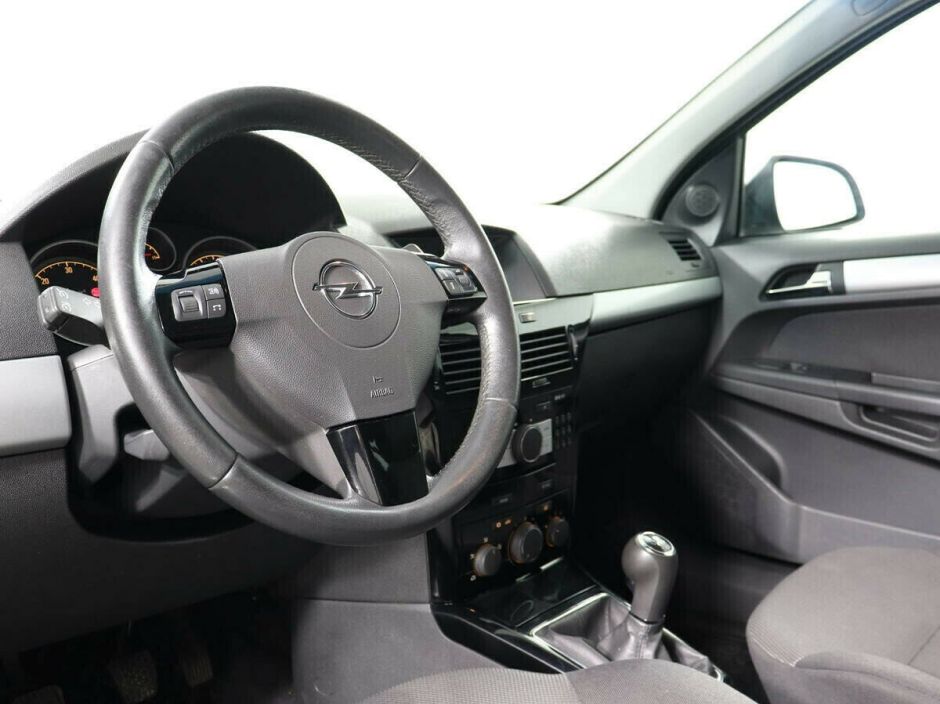 Opel Astra, 1.3 л, МТ, 2010 фото 2
