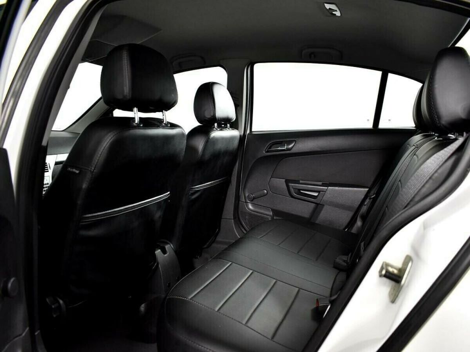 Opel Astra, 1.6 л, МТ, 2010 фото 2