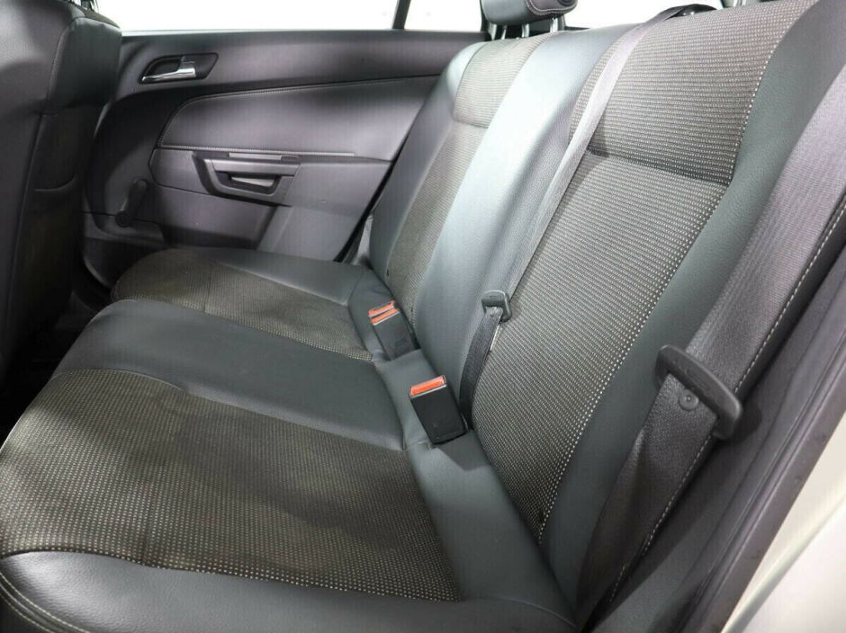 Opel Astra Cosmo, 1.6 л, Робот, 2012 фото 1