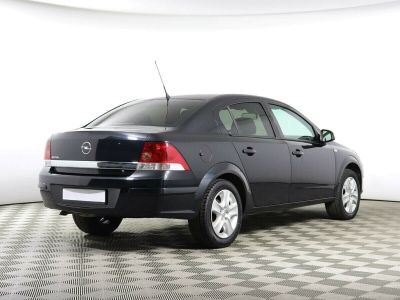 Opel Astra, 1.8 л, МКПП, 2012 фото 5