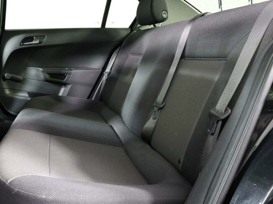 Opel Astra, 1.8 л, МТ, 2012 фото 1