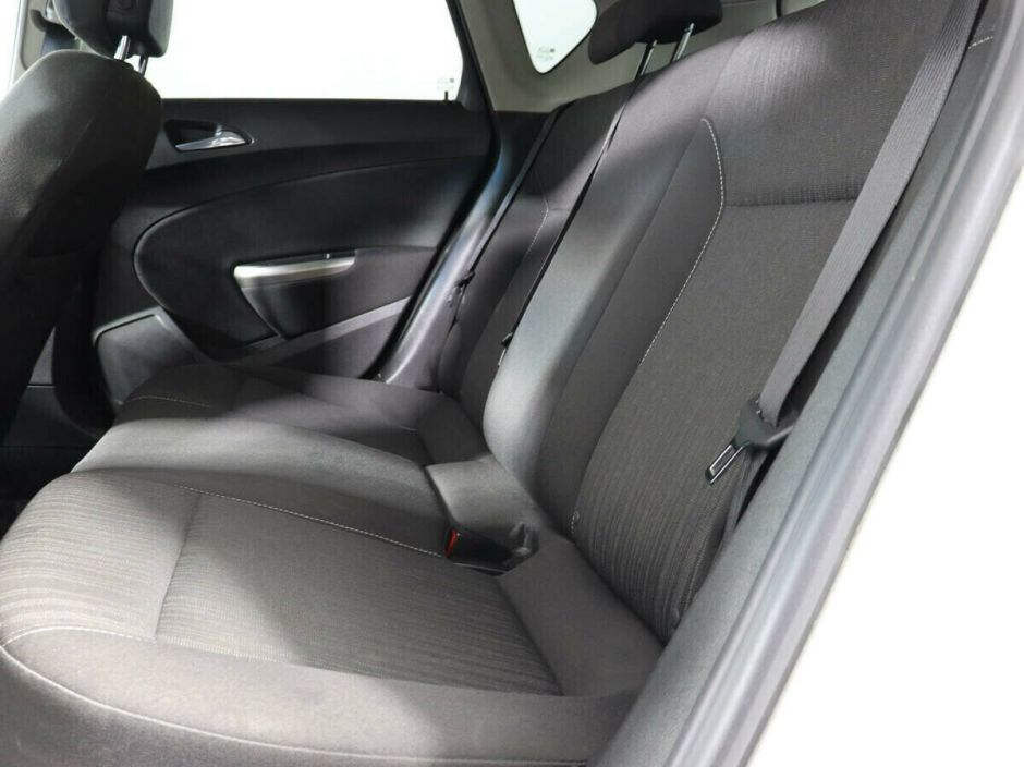 Opel Astra, 1.4 л, АТ, 2011 фото 1