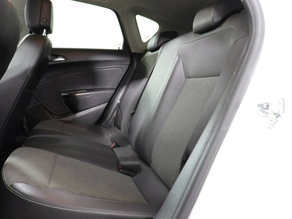 Opel Astra, 1.4 л, АТ, 2012 фото 1