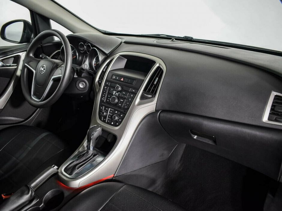 Opel Astra, 1.4 л, АТ, 2011 фото 2