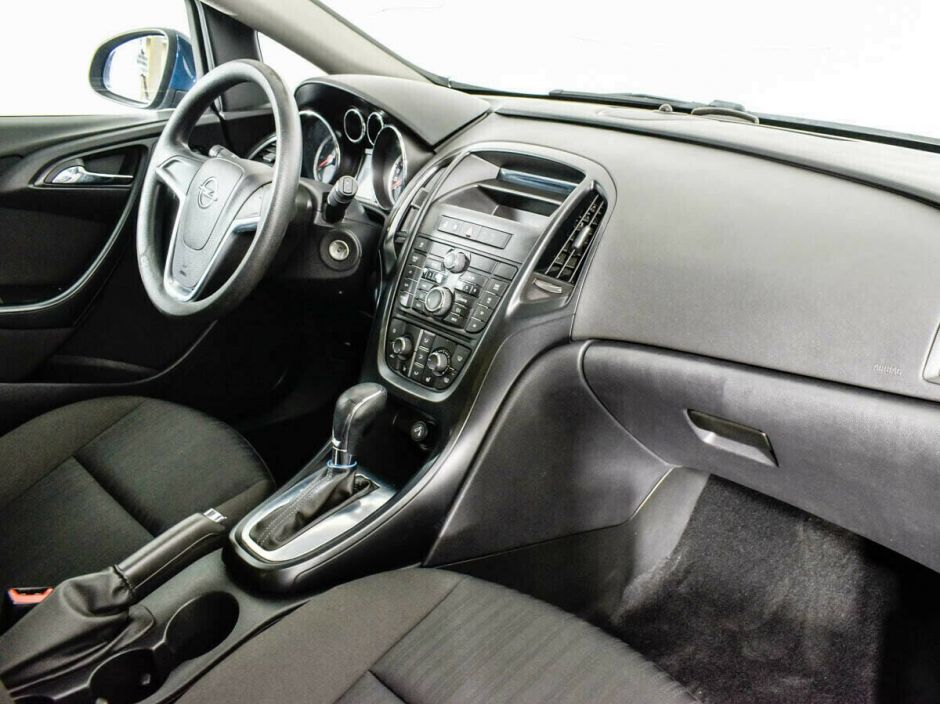 Opel Astra, 1.6 л, АТ, 2011 фото 2